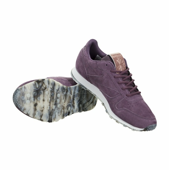 **SOLD** NWT REEBOK CLASSIC SUEDE SNEAKERS - Picture 3 of 6